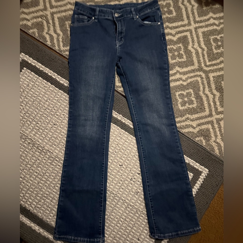 Cute dark blue jeans with designed pockets